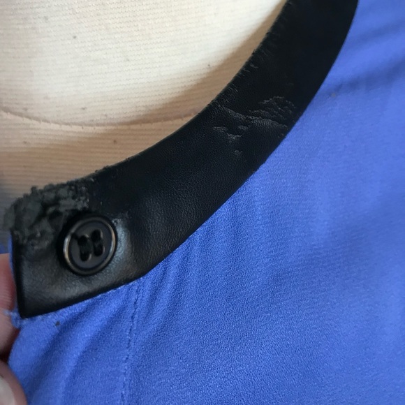 **Donated 2024** Eighty sixty blue sleeveless blouse size small - Picture 6 of 9